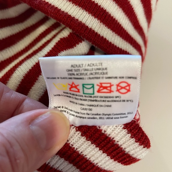 Vintage Hudson Bay official Olympic beanie hat - Picture 5 of 5